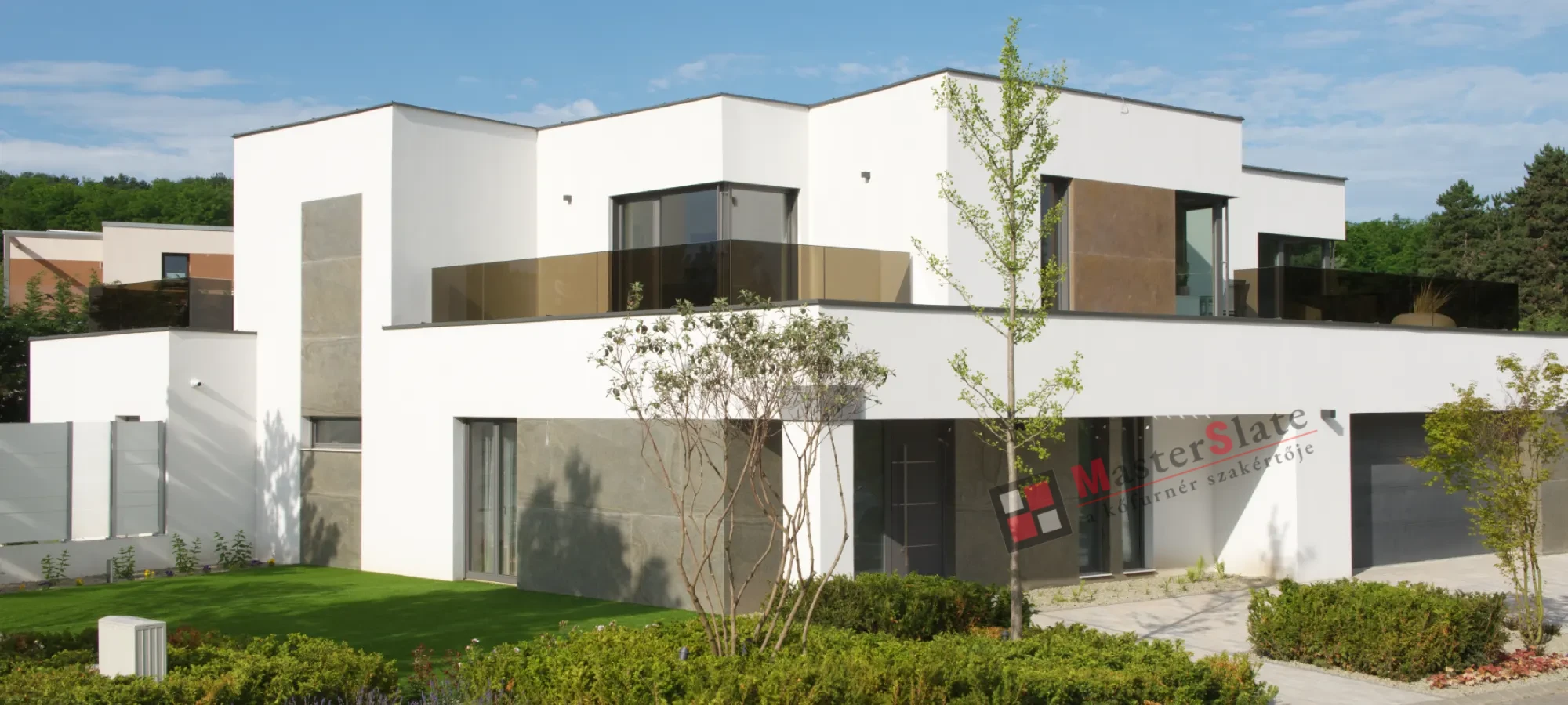 Homlokzat burkolás kőfurnérral, villa külső burkolása